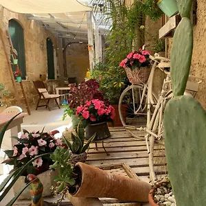 il-vecchio-cortile.sicilyhotelsitaly.net/